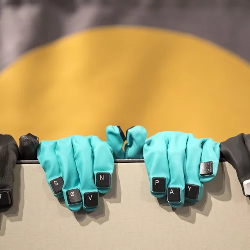 Hannah Toticki: "Η ιδέα ότι η εργασία είναι το νόημα της ζωής παραείναι διαδεδομένη"