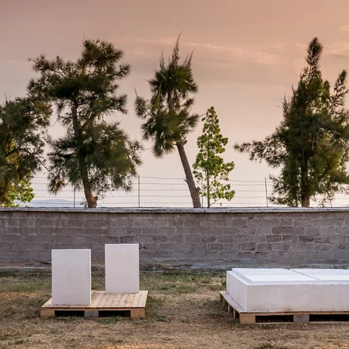 "Ελευσίνα Mon Amour": Τρεις καλλιτέχνες της κεντρικής έκθεσης μιλούν για το αβέβαιο μέλλον της ιστορικής πόλης