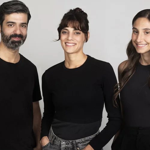 "Η πιο υπέροχη χειρότερη του κόσμου" είναι μια παράσταση χωρίς φίλτρα που αναμένουμε ανυπόμονα