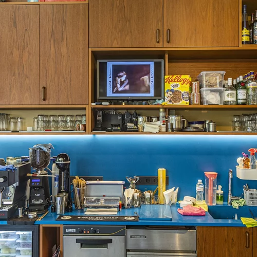 Ο 'Τιτάνας' είναι ένα καφενείο για Millennials