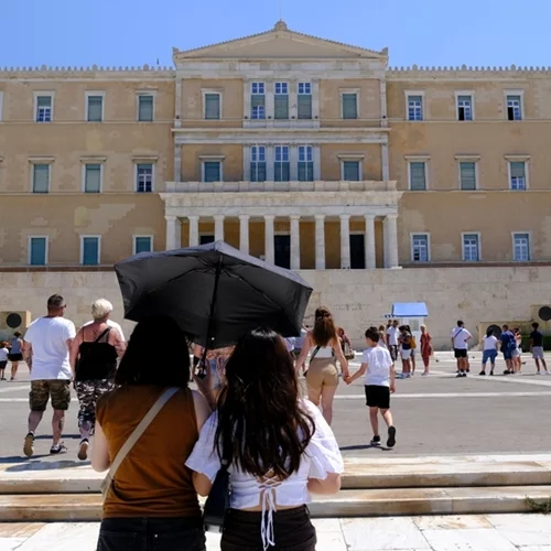 Ανοίγουν επτά κλιματιζόμενες αίθουσες στον Δήμο Αθηναίων λόγω υψηλών θερμοκρασιών