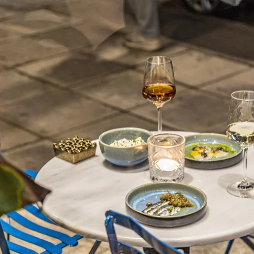 Στους 'Επτά Μάρτυρες', το φρέσκο wine bar του Νέου Κόσμου