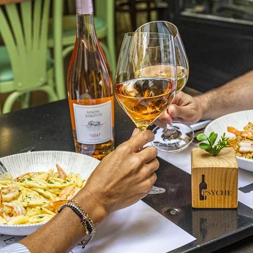 Psyche Wine Bar: Οινικές περιπλανήσεις στο speakeasy αθηναϊκό κέντρο