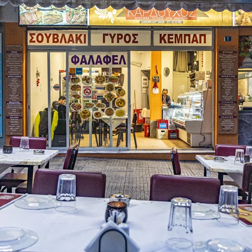 Μία ωραία μίνι πιάτσα φτιάχνεται στην Κλεισόβης