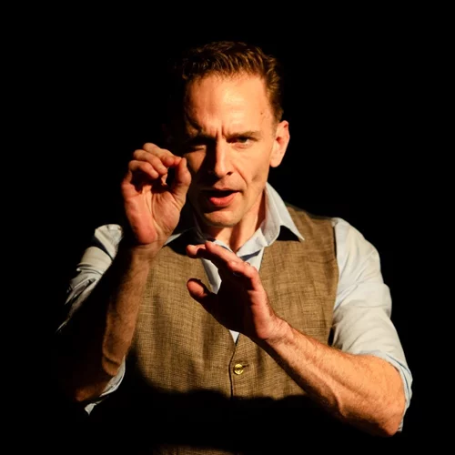 Ο ηθοποιός του Μπρόντγουεϊ Gene Gillette γίνεται ξανά Αρτώ, στο θέατρο Σημείο