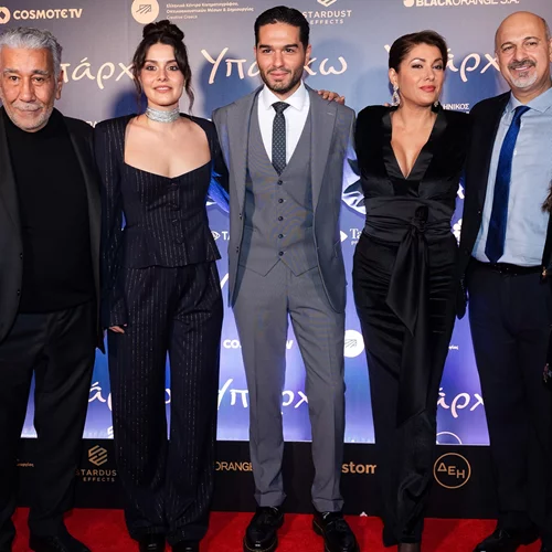 Στιγμιότυπα από τη λαμπερή πρεμιέρα του "Υπάρχω" στο Θέατρο Παλλάς