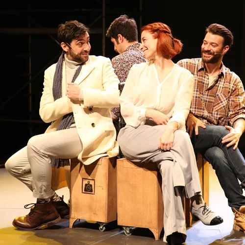 "Απλή μετάβαση": Το μιούζικαλ των Ευαγγελάτου - Καραμουρατίδη επιστρέφει