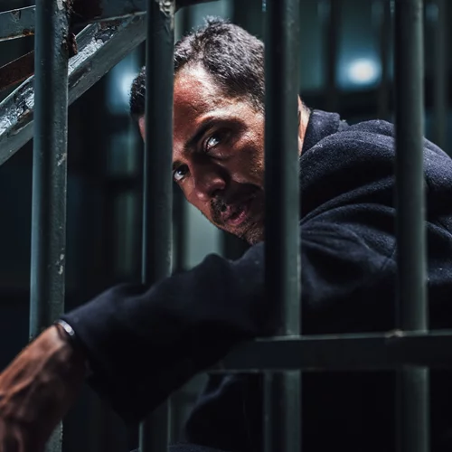 "Η τελευταία απολογία του Νίκου Κοεμτζή" έρχεται στο θέατρο Σταθμός από τον Σεπτέμβριο