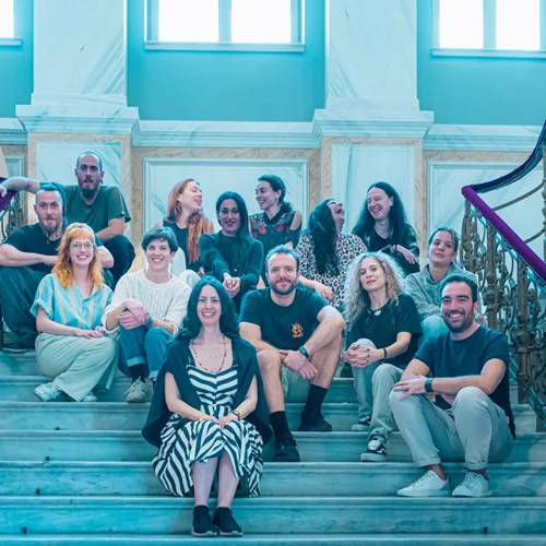 Οι έφηβοι γνωρίζουν τα στοιχεία του λαϊκού μας πολιτισμού και της λογοτεχνίας στο Δημοτικό Θέατρο Πειραιά