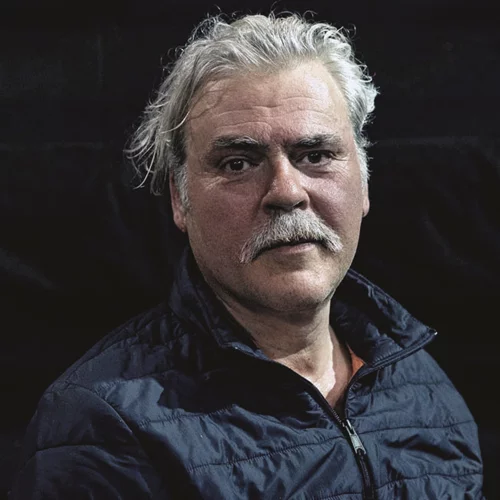 Ο Νίκος Καραθάνος σκηνοθετεί το "Τζένη Τζένη" και η προπώληση ξεκίνησε