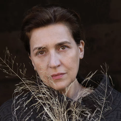 Η "Λάσπη" του Βαγγέλη Χατζηγιαννίδη με τη Μαρία Ζορμπά επιστρέφει στη σκηνή