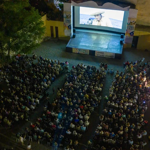Από τη θάλασσα της Εύβοιας στη λαοθάλασσα του "Υπάρχω"