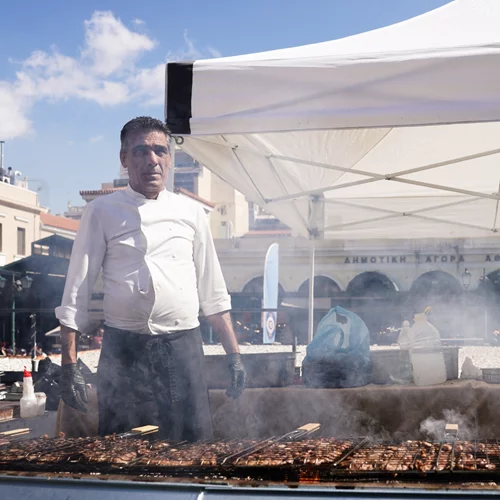 Τσικνοπέμπτη σε Βαρβάκειο και Κοτζιά με τον Δήμο Αθηναίων: Όλες οι εκδηλώσεις