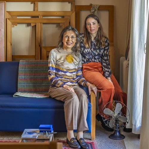 "Στην ταβέρνα έπιανε το χαρτί να ζωγραφίσει. Στα ξενοδοχεία μετέτρεπε την τουαλέτα σε ατελιέ": O Αλέκος Φασιανός μέσα από τα μάτια της οικογένειάς του