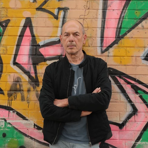 Ο Πολύβιος Ανεμογιάννης εξηγεί γιατί το ανατολικό Παρίσι χάνει την μποέμ, επαναστατική ταυτότητά του