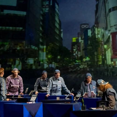 Ρούλα Πατεράκη στο ΚΘΒΕ: Στιγμές από την πρωτοποριακή παράσταση για τον Τζον φον Νόιμαν