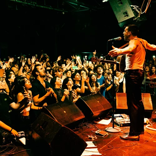 Miles Kane στο "Arch Club": Ένας "One Man Band", πλήθος οπαδών και πολλαπλές ανατριχίλες