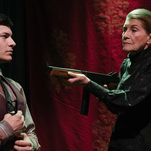 Τελευταίες παραστάσεις για τη "Σκιά του Μαρτ" του Στιγκ Ντάγκερμαν στο θέατρο Αργώ