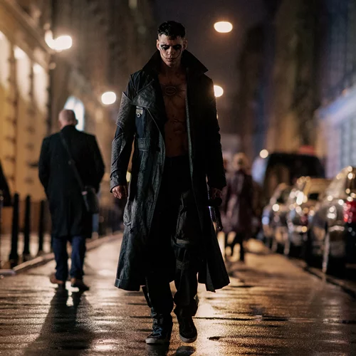 FKA Twigs & Μπιλ Σκάρσγκαρντ μας μιλούν για το νέο γοτθικό "Κοράκι"