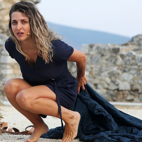 Με πολύ θέατρο και με μια μεγάλη έκθεση μας υποδέχεται το Ίδρυμα Μιχάλης Κακογιάννης