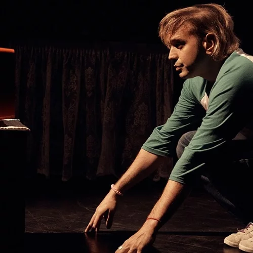 Το "Όταν μεγαλώσω, θα γίνω Νάνα Μούσχουρη" συνεχίζεται στο θέατρο Σταθμός