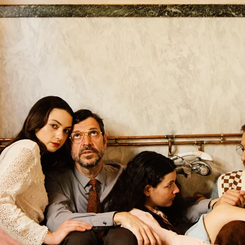 Δύο παραστάσεις σε μη θεατρικούς χώρους