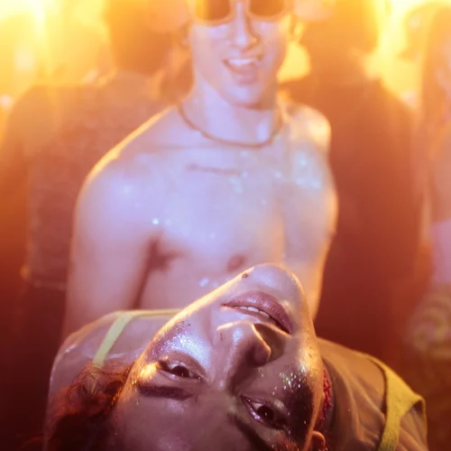 "Οξυγόνο": Ο Γιώργος Κουτλής στη Στέγη με ένα θεατρικό rave που ανατρέπει ό,τι θεωρείται δεδομένο