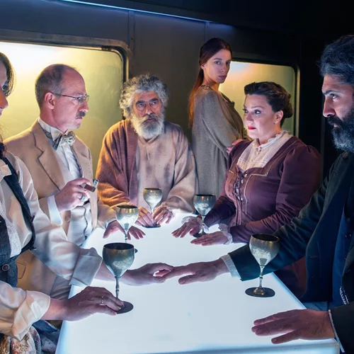 Τρένο στο Ρουφ: Ανανεωμένες συνεχίζονται οι "Κρυμμένες" σε σκηνοθεσία της Τατιάνας Λύγαρη