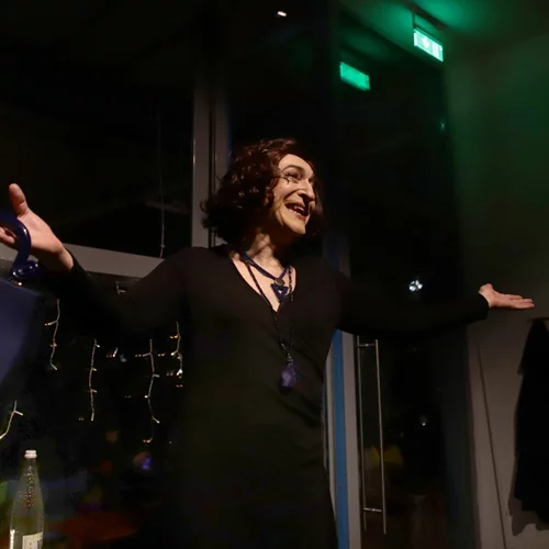 Ο μονόλογος "Την Τρίτη στο σούπερ-μάρκετ" του Εμμανουέλ Νταρλέ επιστρέφει για δεύτερη χρονιά