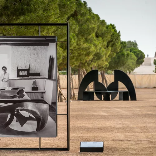 Εγκαινιάστηκε η υπαίθρια έκθεση για την Άλεξ Μυλωνά στο ΚΠΙΣΝ