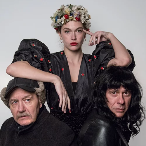 "Οι δύο χέστηδες": Η νέα παράσταση του Βασίλη Παπαβασιλείου στο Θέατρο Τέχνης Καρόλου Κουν