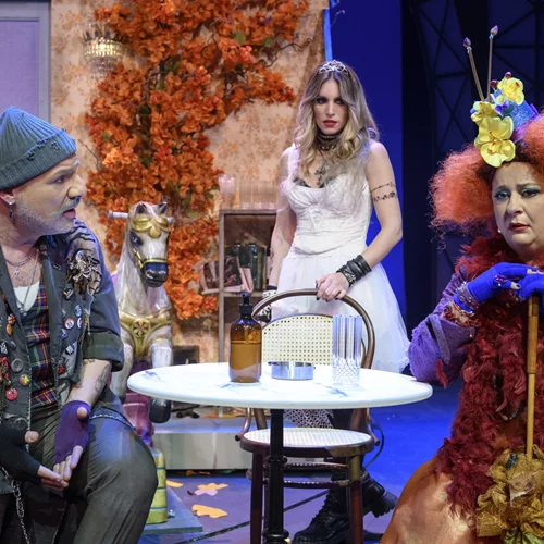 Δυναμικά ξεκίνησε η "Τρελή του Σαγιό" στο Παλλάς