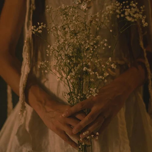 "Βάιζα": Ένα έργο για όλες τις φορές που το θέλαμε αλλά επιλέξαμε να μην μιλήσουμε ανεβάζει η Χριστίνα Ματθαίου