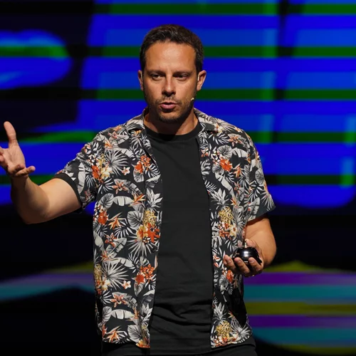 Δημήτρη Μακαλιά γιατί να έρθουμε να δούμε το "Σούπερ ατού";