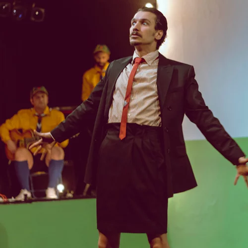 Μέχρι πότε παίζεται η παράσταση του Γιώργου Παπαγεωργίου "Μπαίνει η Δεσποινίς Μαργαρίτα" στο Θέατρο του Νέου Κόσμου;