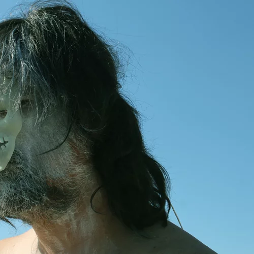 "Το κομμένο κεφάλι του Δημήτρη Αμελαδιώτη": Μια γκροτέσκα περφόρμανς από τον Πάνο Σκλαβενίτη στο ΟΧΤΩ