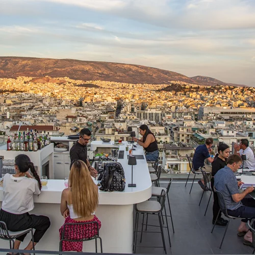 "Neoma Roof Garden": Γαστρονομική στροφή με την Ακρόπολη στο κάδρο