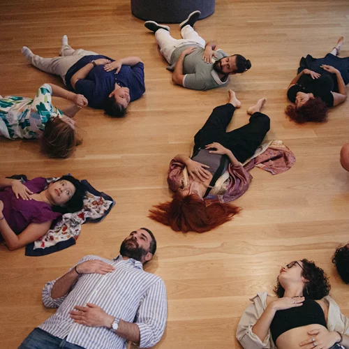 "Το χρώμα της φωνής": Η προσωπική εναρμόνιση συναντά την τέχνη στο Ίδρυμα Γουλανδρή