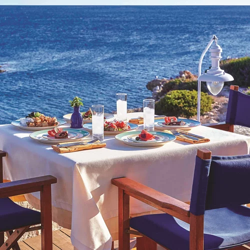 Ouzeri: Θέα και θάλασσα