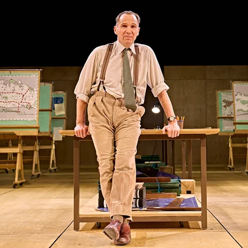 Ο Ρέιφ Φάινς σε απευθείας δορυφορική μετάδοση στο Μέγαρο Μουσικής