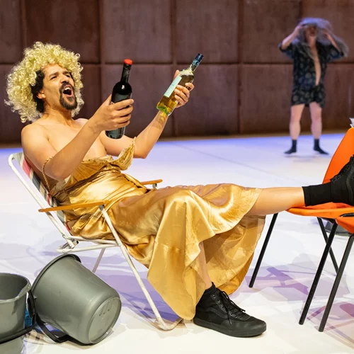 Φεστιβάλ Αθηνών: Οι Forced Entertainment γιορτάζουν 40 χρόνια με το "Signal to noise"