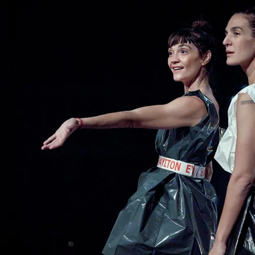 "ΑΛΓΟ-ΡΥΘΜΟΣ": Αλεξάνδρα Καζάζου και Ελεάνα Γεωργούλη μάς ταξιδεύουν σε μια σουρεαλιστική περιπλάνηση μνήμης