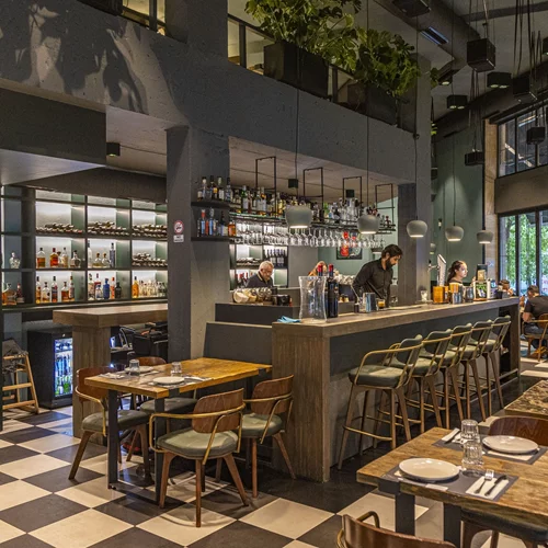 Ένα All Day Resto Bar με κάτι από Νάξο στο Παγκράτι