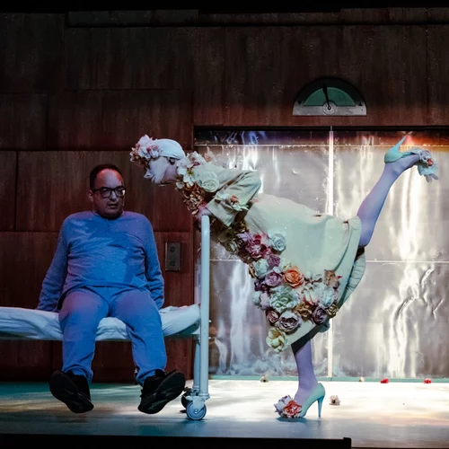 Παράταση για τους "Υπνοβάτες" της ομάδας "Εν δυνάμει" στο Δημοτικό Θέατρο Πειραιά