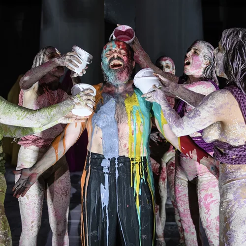 "Βάκχες" από το Εθνικό Θέατρο: Τελευταίες παραστάσεις στο Σχολείον της Αθήνας "Ειρήνη Παπά"