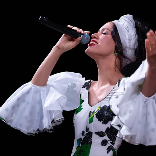 Latin Party με την εκρηκτική Rosanna Mailan στην Οδό Λυσίου