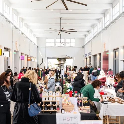 Ραντεβού στη Δημοτική Αγορά Κυψέλης για το πιο χριστουγεννιάτικο Book Fest