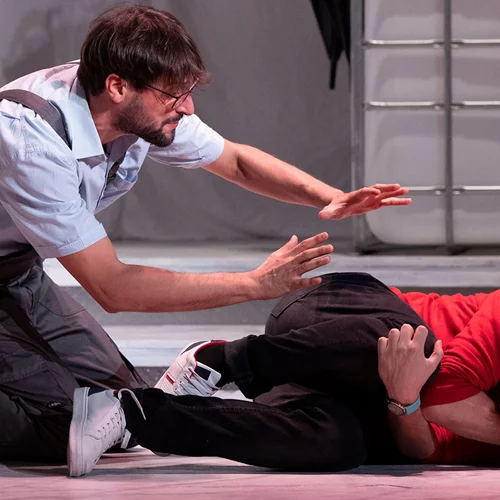 Το "Ποιος σκότωσε το σκύλο τα μεσάνυχτα;" για λίγες παραστάσεις στο Λαμπέτη