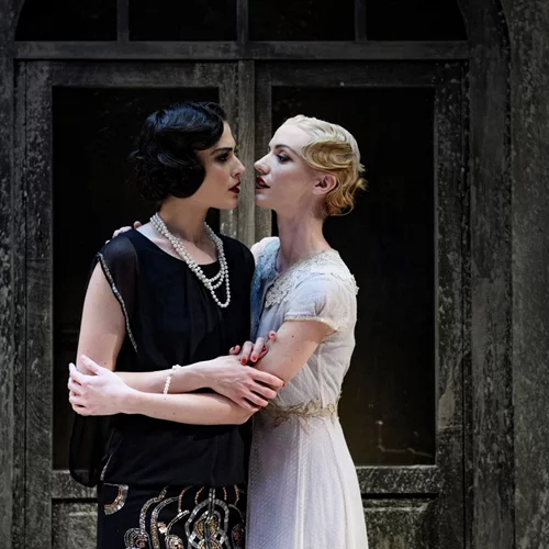 "Berlin Alexanderplatz": Μη χάσετε τη θεατρική μεταφορά του εμβληματικού μεσοπολεμικού μυθιστορήματος του Άλφρεντ Ντέμπλιν