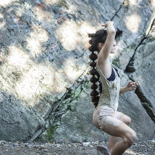 Καλλιτέχνιδες από τη Βαλτική ασχολούνται με τα φαντάσματα της οικολογικής καταστροφής